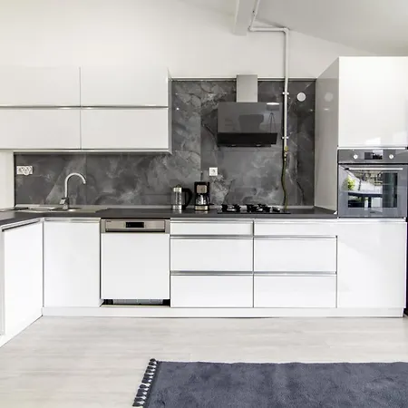Villa Sleek House With A Lovely Terrace In Besiktas