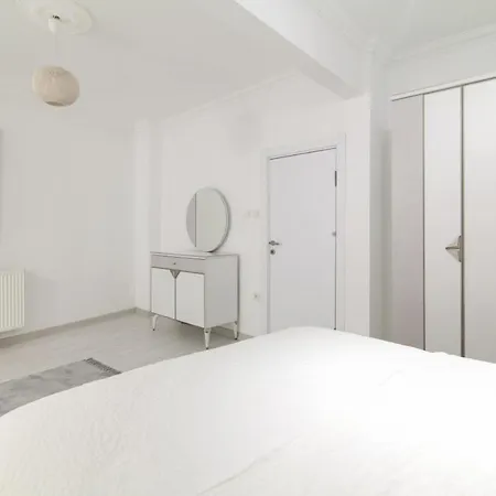 Sleek House With A Lovely Terrace In Besiktas 3* Istanbul